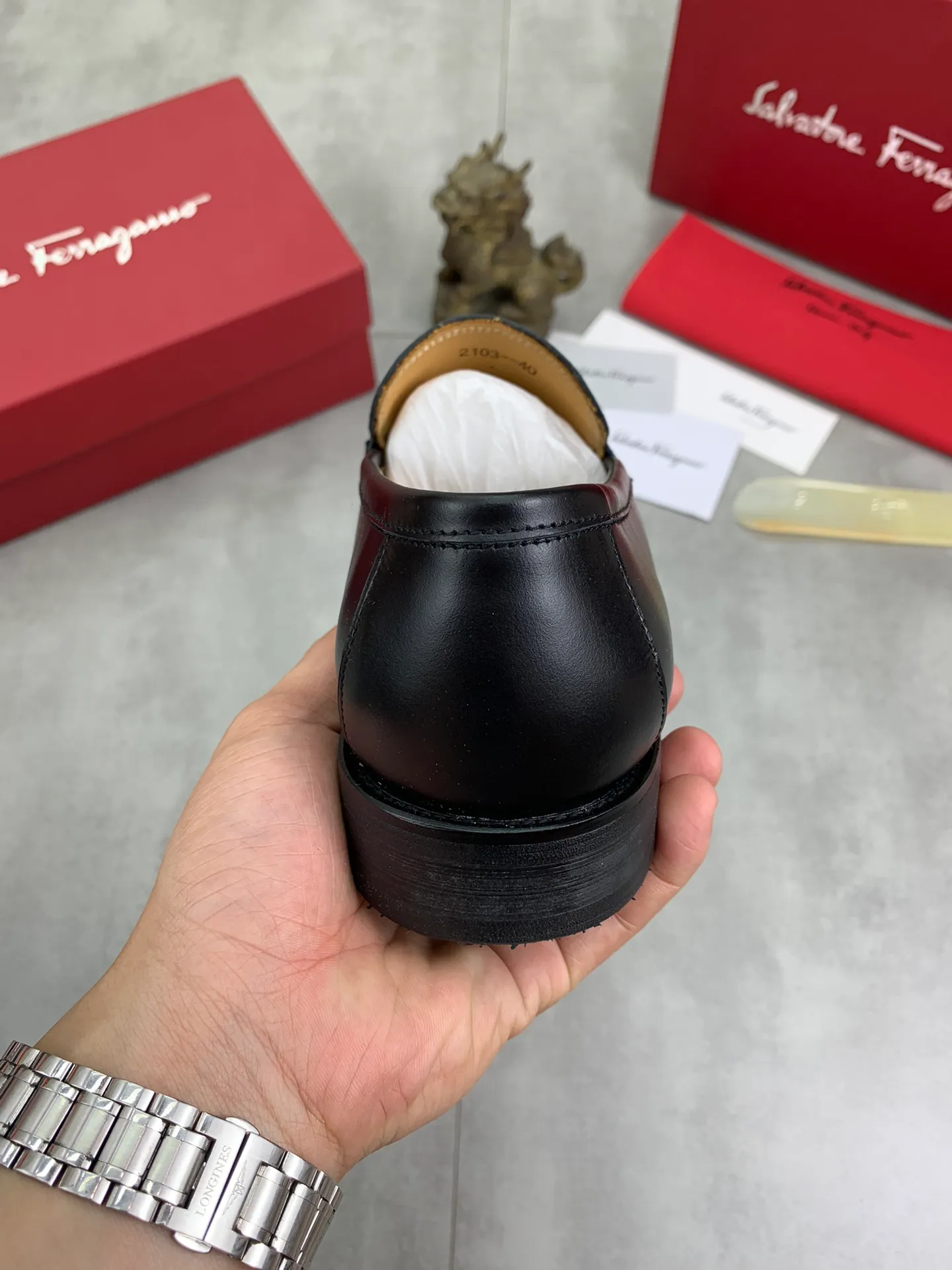 Men's Men's Shoes 💰P460💰[New Style] Water-dyed Niuli 🆘[Salvatore Ferragamo] Ferragamo's latest casual business leather shoes for men! Available at counters simultaneously! The fabric is made of specially imported original pebbled calfskin, and the lining is made of imported water-dyed cowhide. It is absolutely luxurious and leads the fashion trend. Matching code: 38-45 (46 can be customized) Black and brown colors are optional